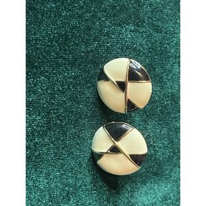 Vintage Post Earrings Gold tone Black and White Enamel‎